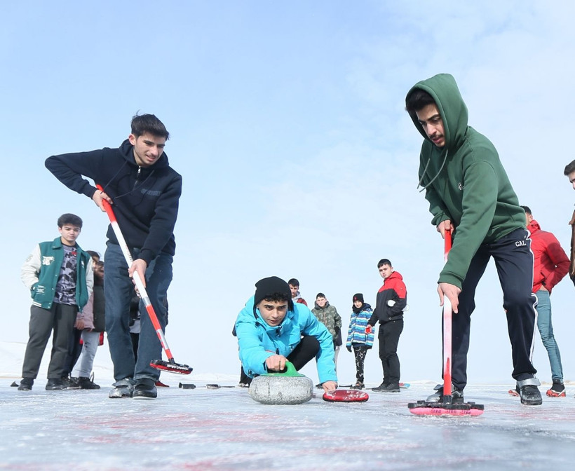 Çıldır Gölü curling sporcularının antrenman sahası oldu - Resim: 5