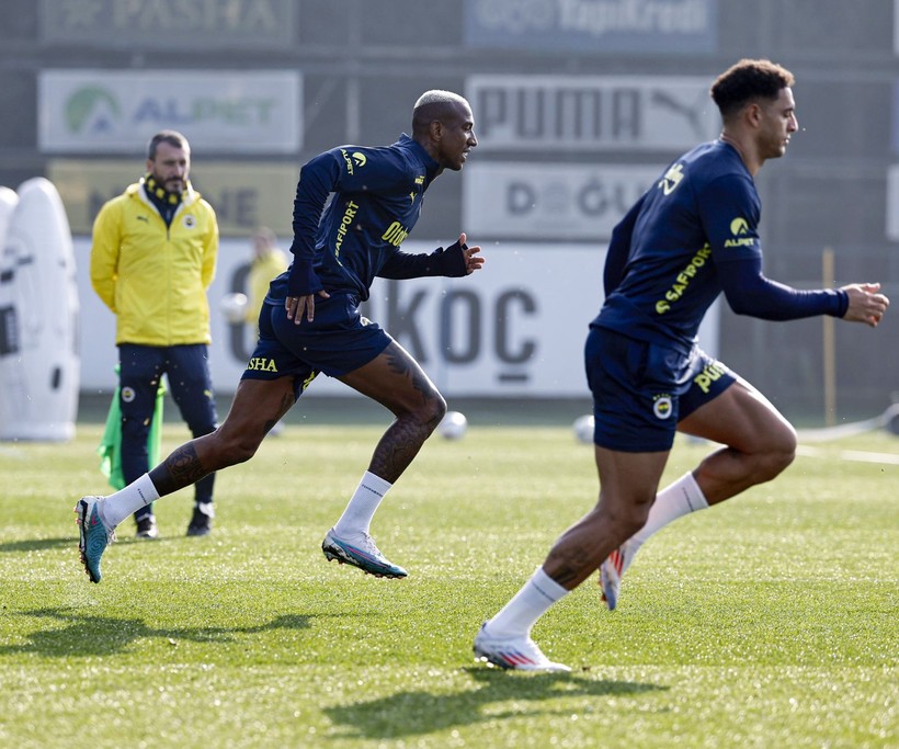 Fenerbahçe'de yeni yıldızlar sahaya çıktı - Resim: 6