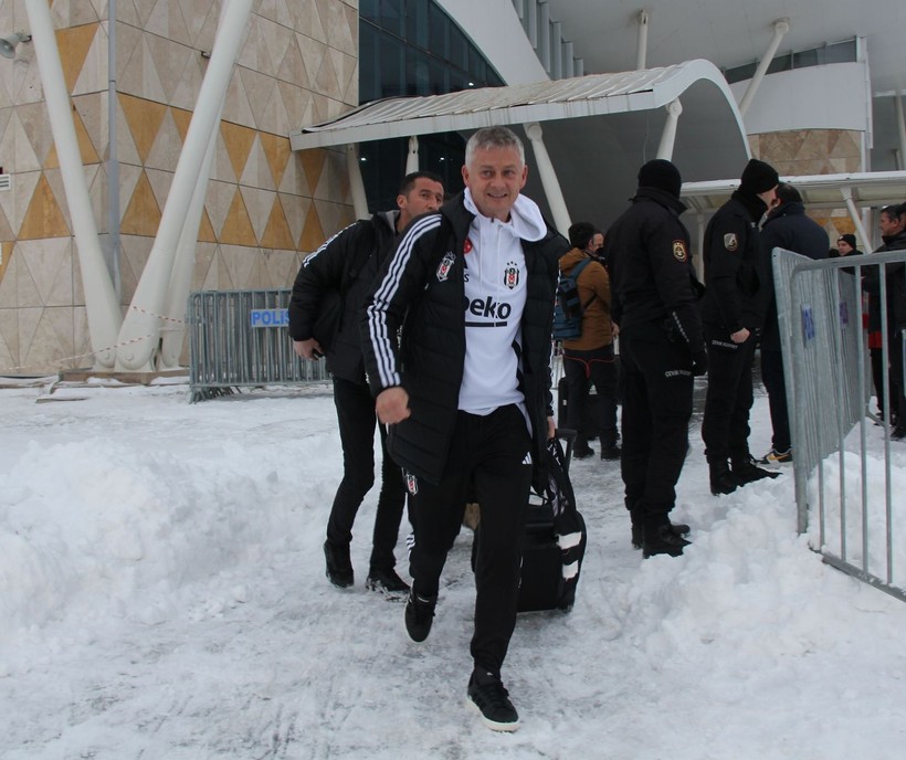 Beşiktaş Sivas'ta dondu: Solskjaer'e ilginç hediye - Resim: 1