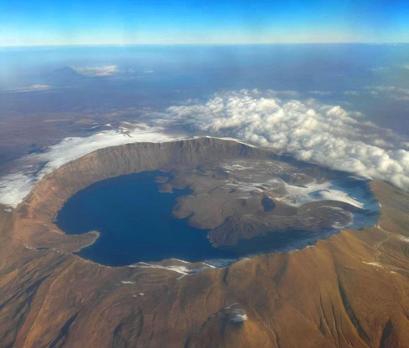 Astronotların bile dikkatini çeken ikinci büyük krater havadan görüntülendi - Resim : 1