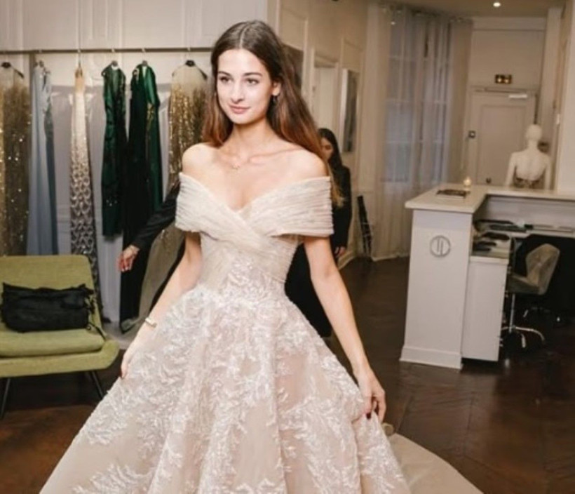 Yılın en ışıltılı gecesi: Sosyetenin genç güzelleri sahneye çıkıyor - Resim: 2