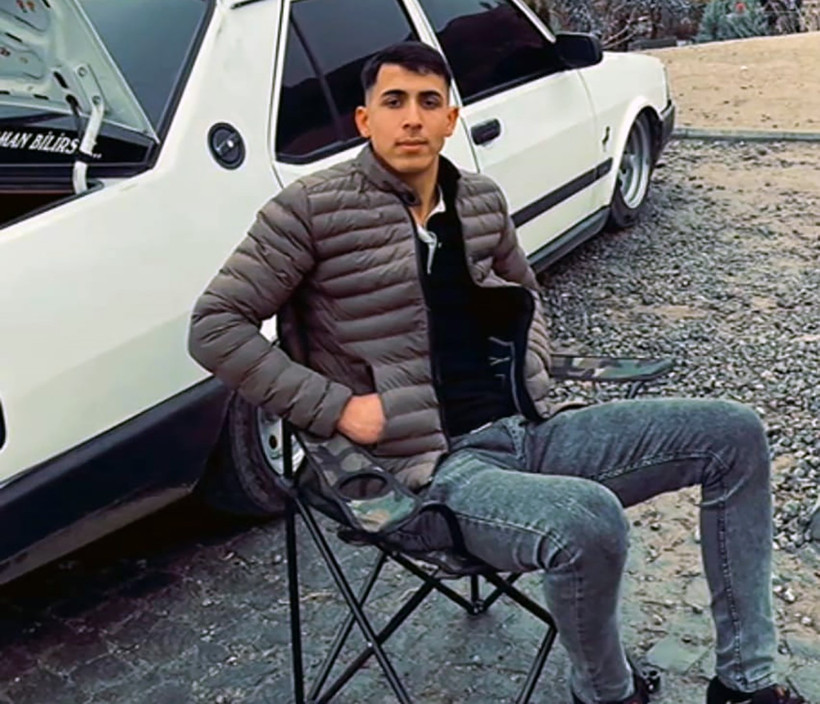 Sevgilisinin eski erkek arkadaşını defalarca bıçaklayarak öldürdü - Resim : 1