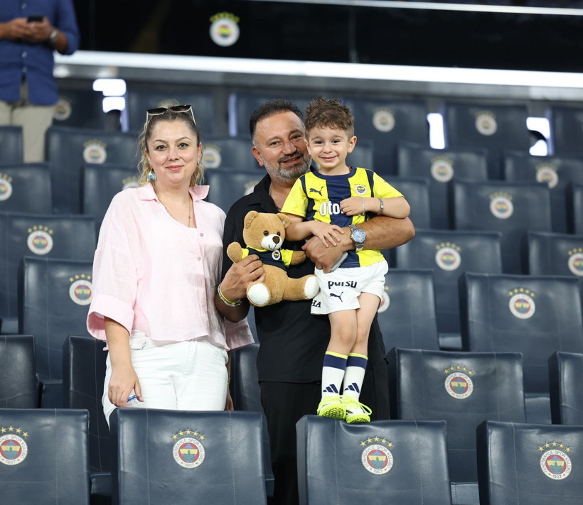 Fenerbahçe, tribünde zorbalığa uğrayan minik Göktuğ’u statta ağırladı - Resim: 4