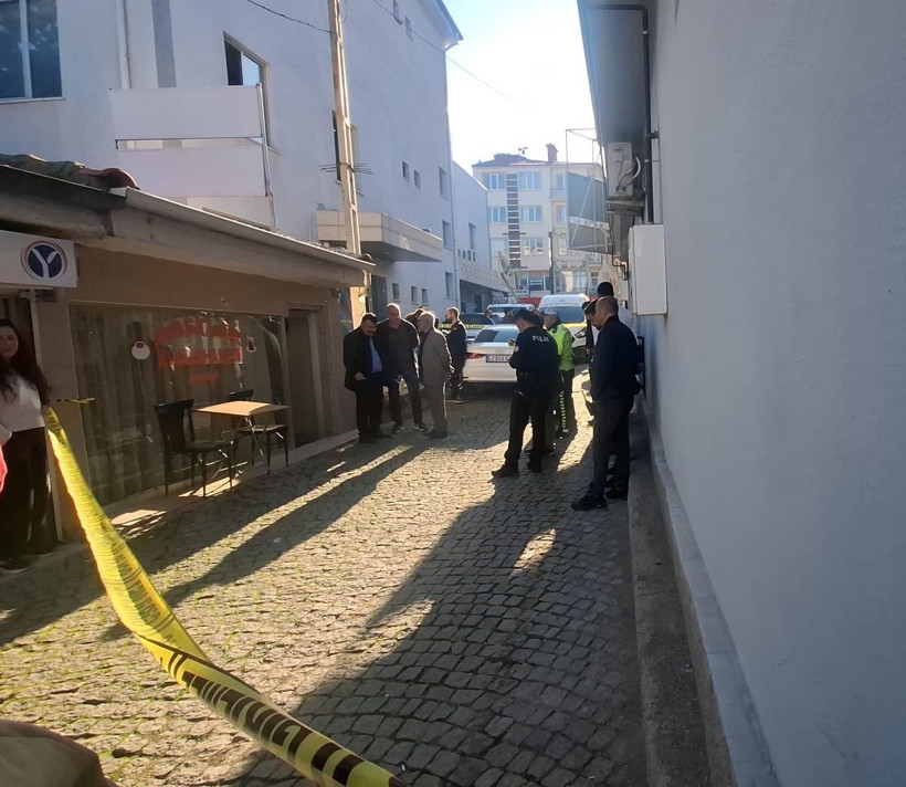 Kahvehaneyi basıp rastgele ateş açtı. 1 kişi hayatını kaybetti - Resim : 1