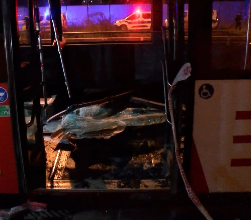 Ankara'da belediye otobüsü üst geçide çarptı. 24 kişi yaralı - Resim : 8