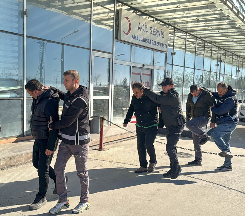 Belediye başkanı adliyeye böyle götürüldü - Resim : 4