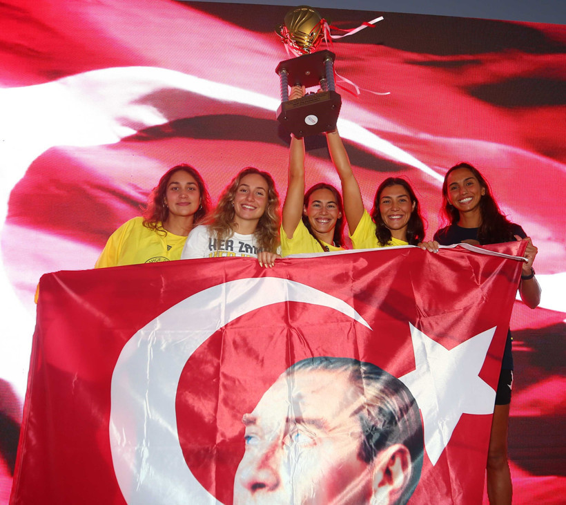 Fenerbahçeli yüzücülerden 5 kupa geldi - Resim : 2