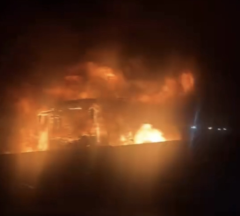 Hatay'da yolcu otobüsü alev alev yandı - Resim : 1