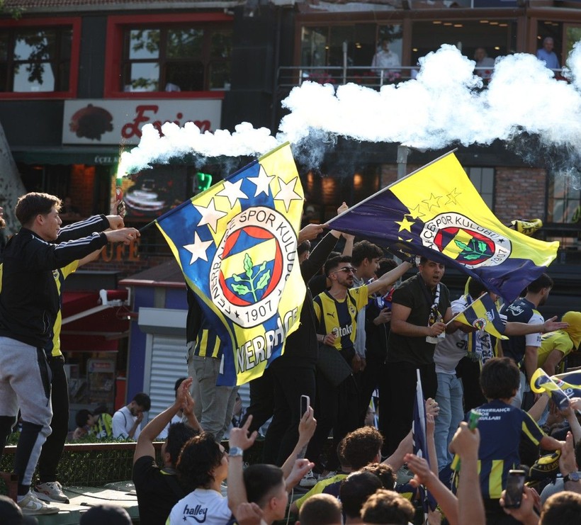 Euroleague şampiyonu Fenerbahçe Beko, Bağdat Caddesi'ni ateşe verdi! - Resim: 7