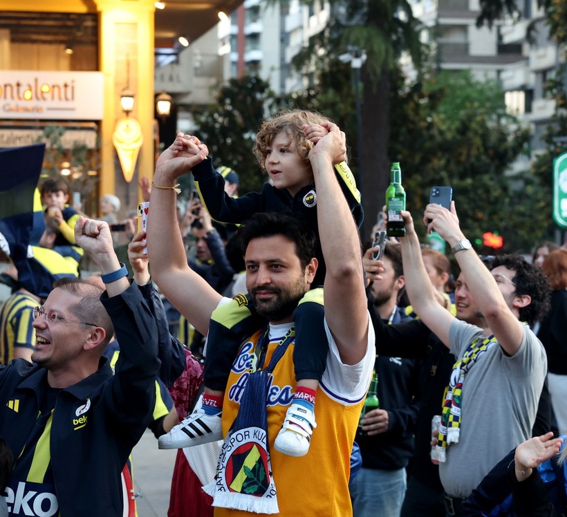 Euroleague şampiyonu Fenerbahçe Beko, Bağdat Caddesi'ni ateşe verdi! - Resim: 18