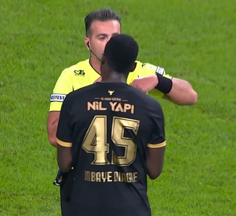 Samsunspor-Amedspor maçında neler oluyor? Hakem 2 kırmızı kart çıkardı - Resim : 2