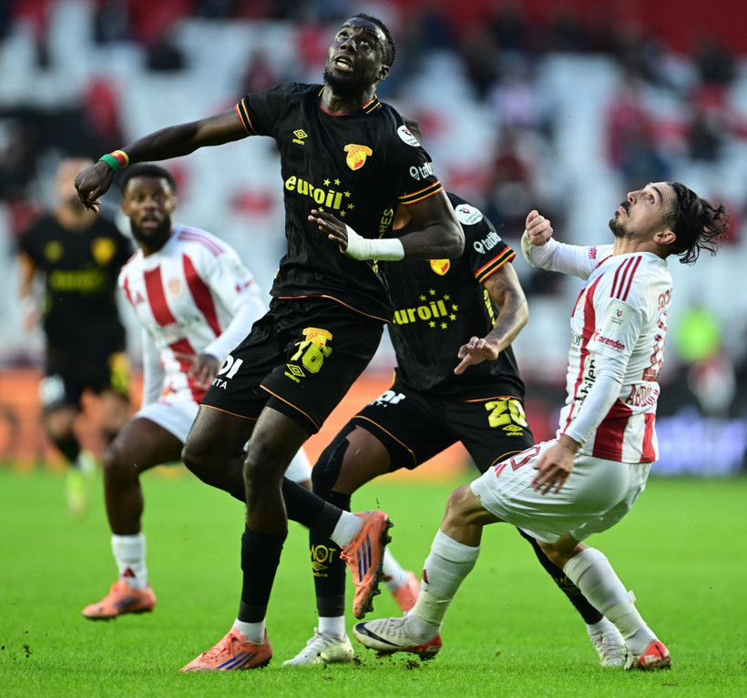 Göztepe Antalya'da pes etmedi, 3 puanı kaptı: 1-2 - Resim : 1