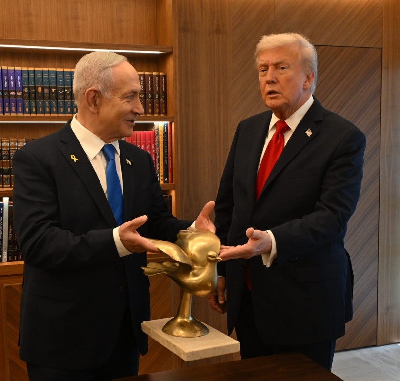 Netanyahu'dan Trump'a altın güvercin - Resim : 1