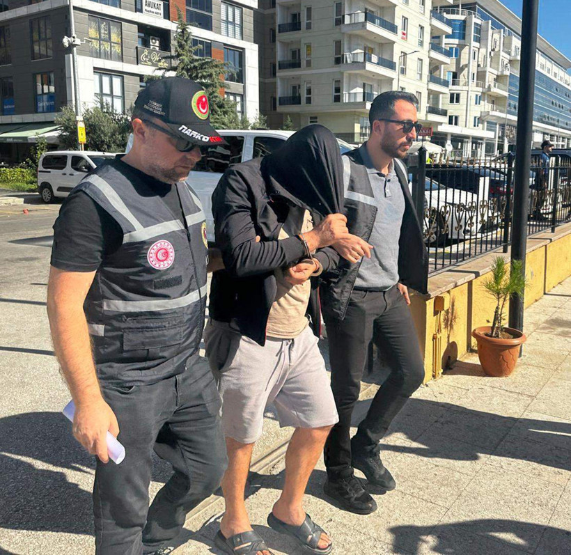 TIR dorsesinin altında yakalanan Arif Kocabıyık adliyeye sevk edildi - Resim : 2