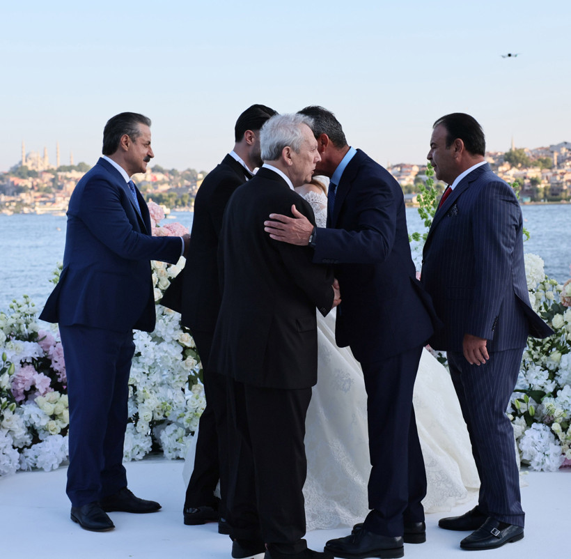 İsmail Yüksek, dünyaevine girdi: Nikah şahitliğini Aziz Yıldırım ve Ali Koç yaptı - Resim : 2