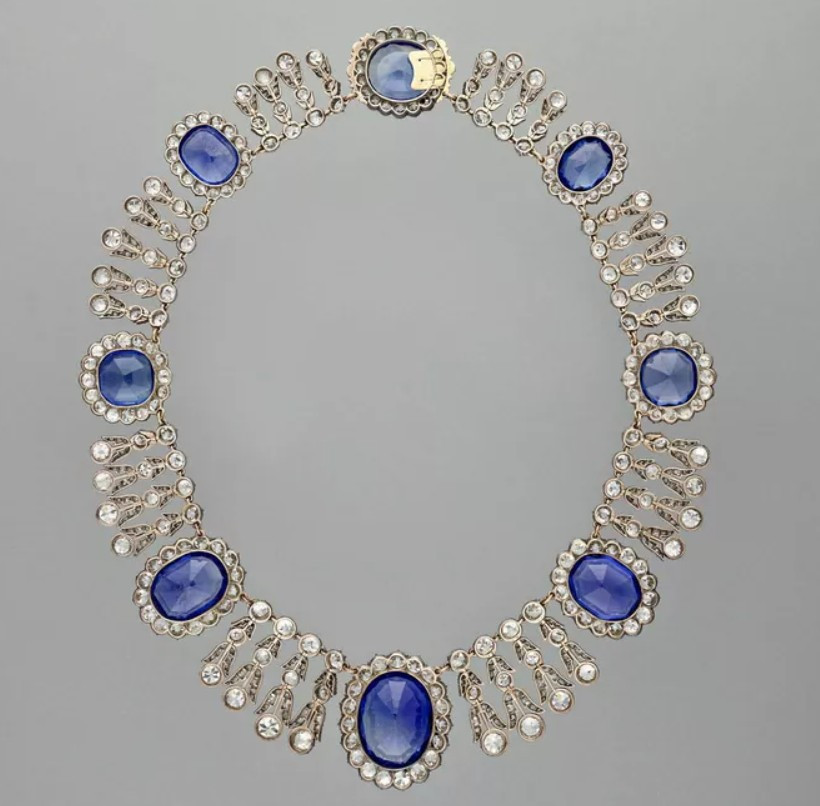 Dünyanın en ünlü müzesinde filmleri aratmayan soygun: İşte çalınan mücevherler - Resim : 3