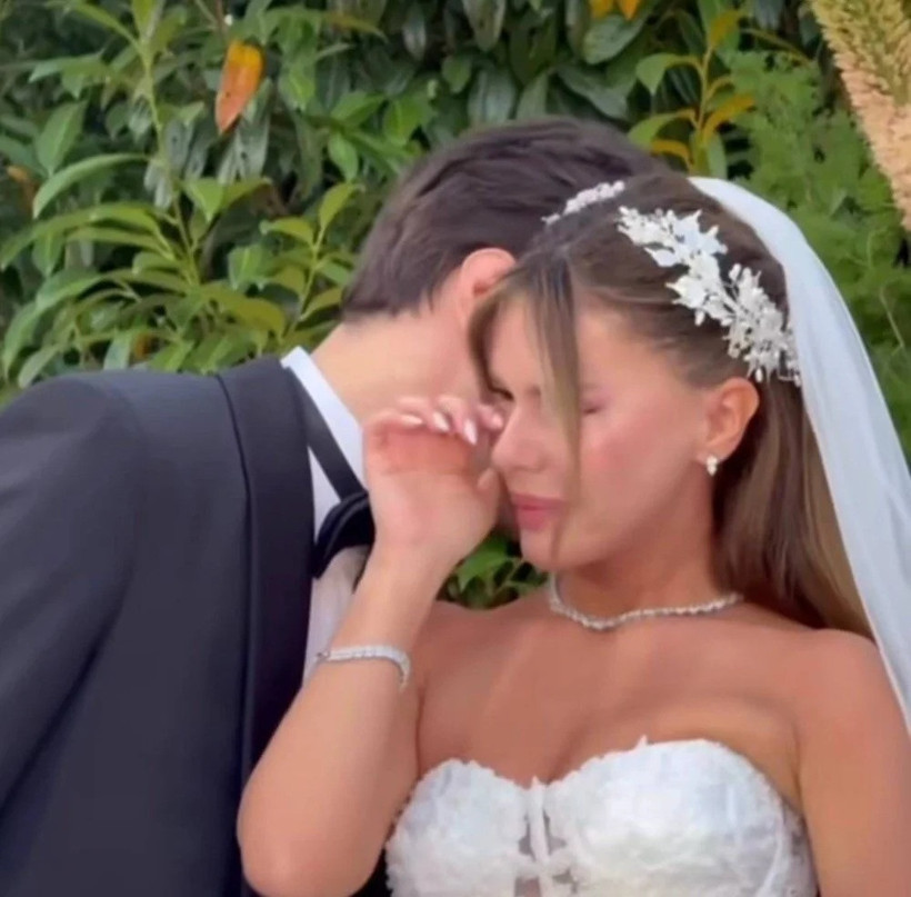 Merve Dinçkol ile Feyyaz Şerifoğlu evlendi! Hande Erçel horon oynadı - Resim : 2