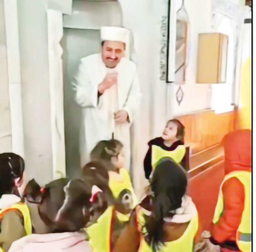 Anaokulu öğrencileri camiye götürüldü - Resim : 2