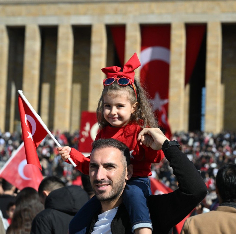Millet Ata'sına koştu - Resim: 6
