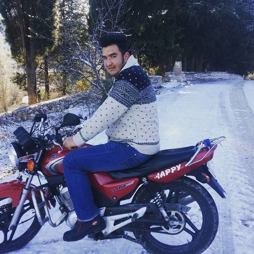 Virajı alamayan motosikletli uçurumdan düştü - Resim : 1