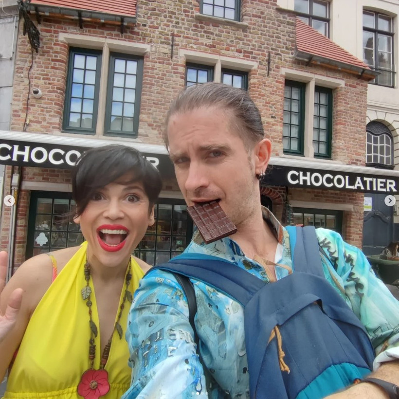 Şarkıcı Aydilge, Hande Erçel ve Hakan Sabancı'yı ti'ye aldı - Resim : 1