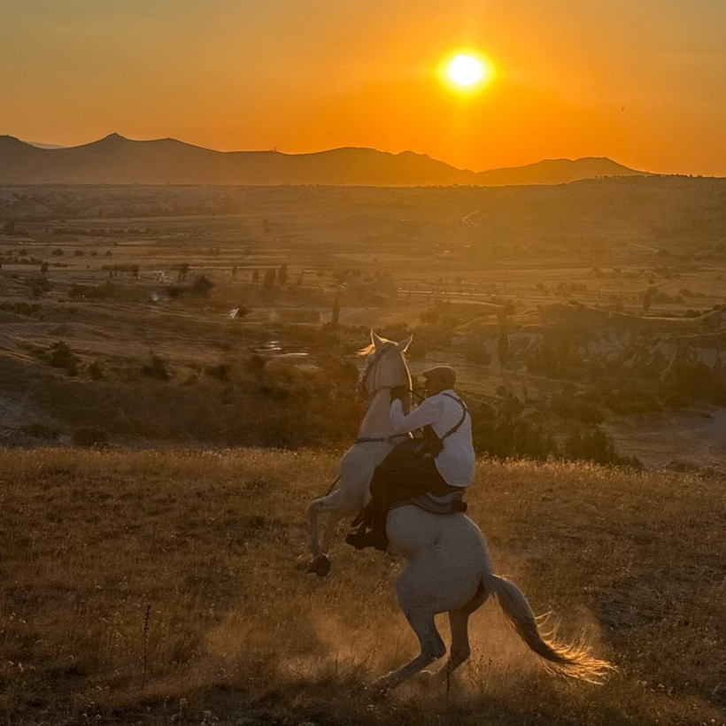 Atla elektrik direğine çarptı, hayatını kaybetti - Resim : 2