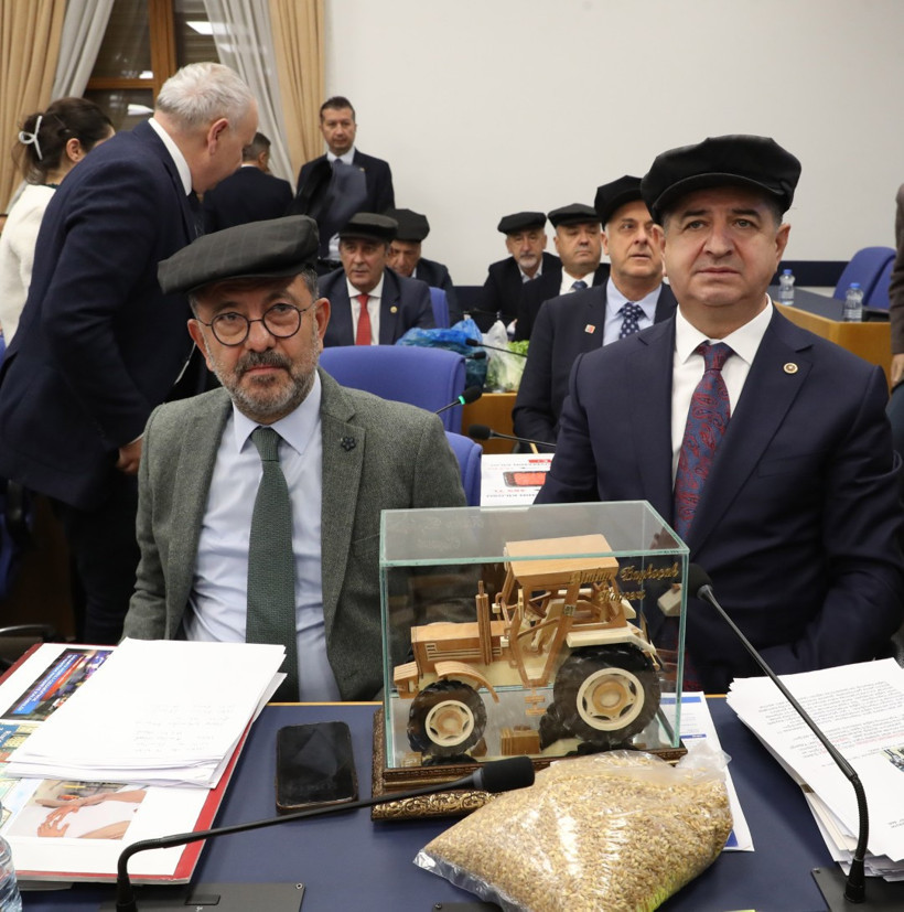 Meclis karıştı: Sen Mücahit misin, müteahhit misin? - Resim : 2