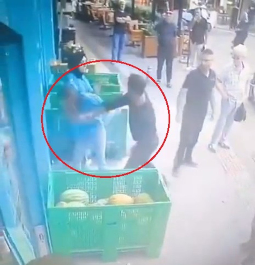 Eski sevgilisine saldırdı, müşteriyi bıçakladı, serbest kaldı - Resim : 1