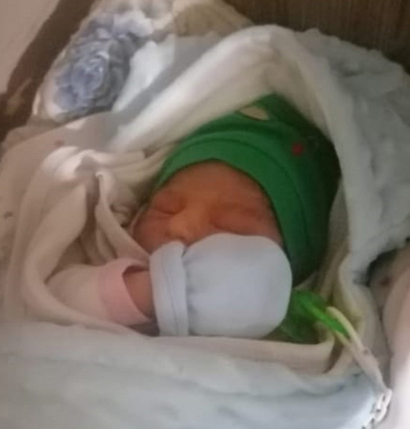 Kenenin yapıştığı bebek öldü - Resim : 1