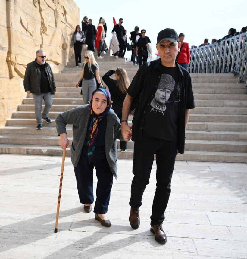 Halk Ata'sına koştu: Anıtkabir'e ziyaretçi akını - Resim: 22