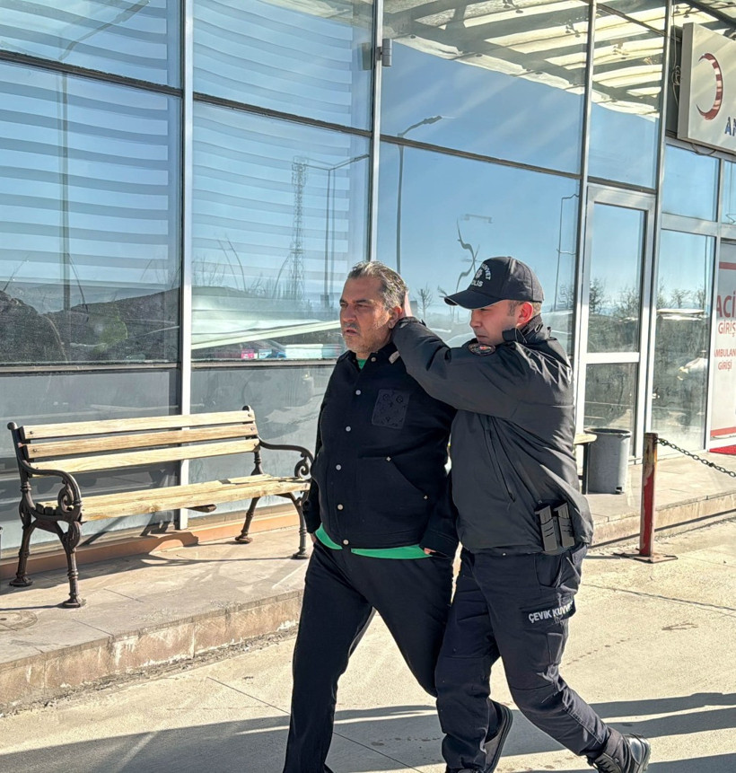 Belediye başkanı adliyeye böyle götürüldü - Resim : 1