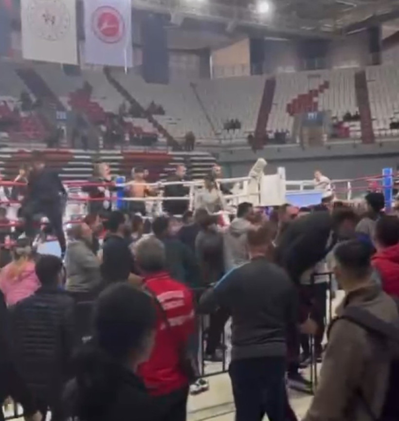 Kick Boks Şampiyonası'nda ortalık karıştı: 4 hakem yaralandı, 5 kişi gözaltına alındı - Resim : 1