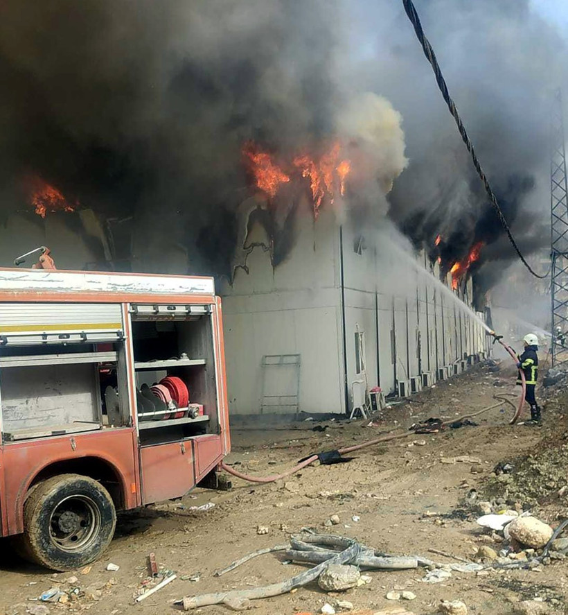 Şantiyede panik: Konteyner yatakhane alevlere teslim oldu - Resim : 2
