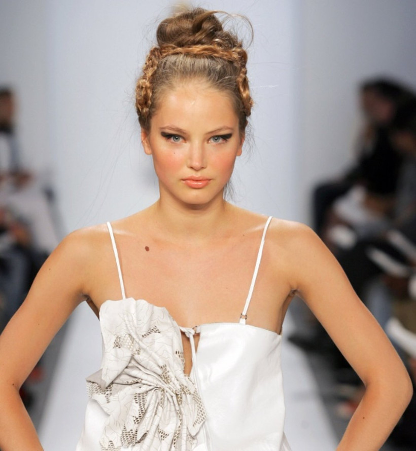 Modellik ajansı skandalı: Epstein'e genç kızla birlikte olması için yalvarmış - Resim : 1