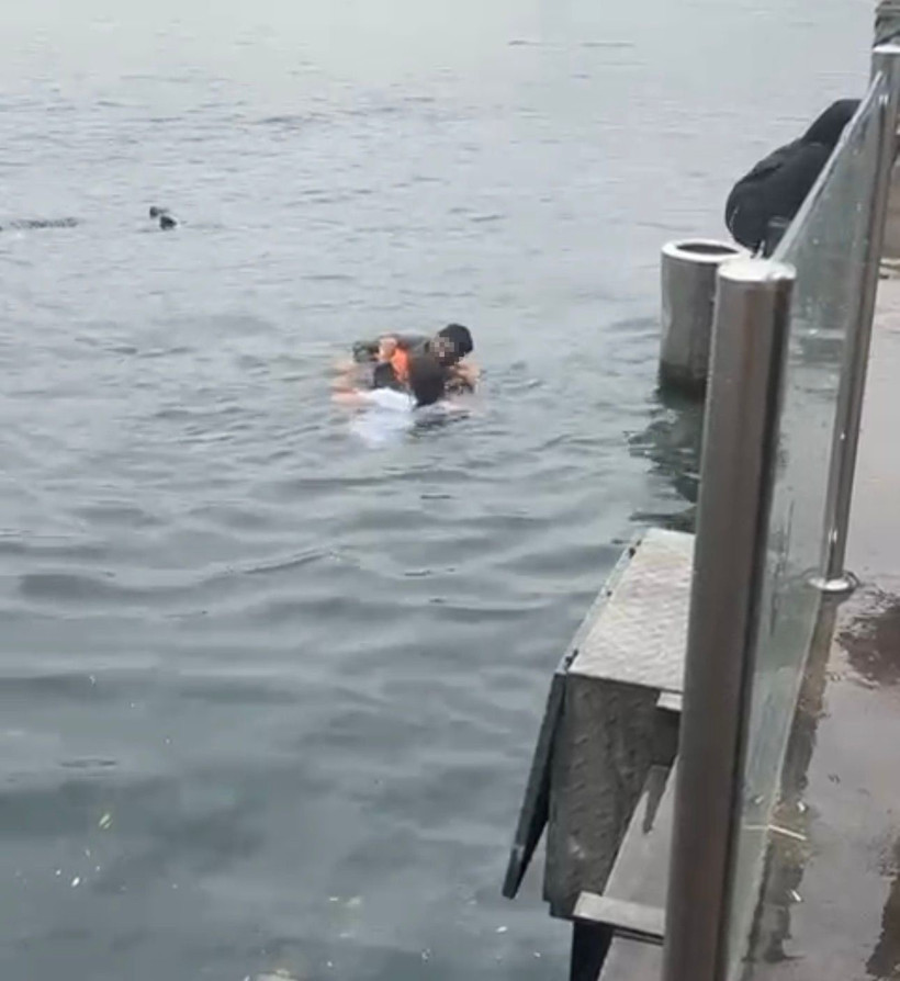 Kadıköy'de iskelede facia: Engelli vatandaşlar denize düştü - Resim : 2