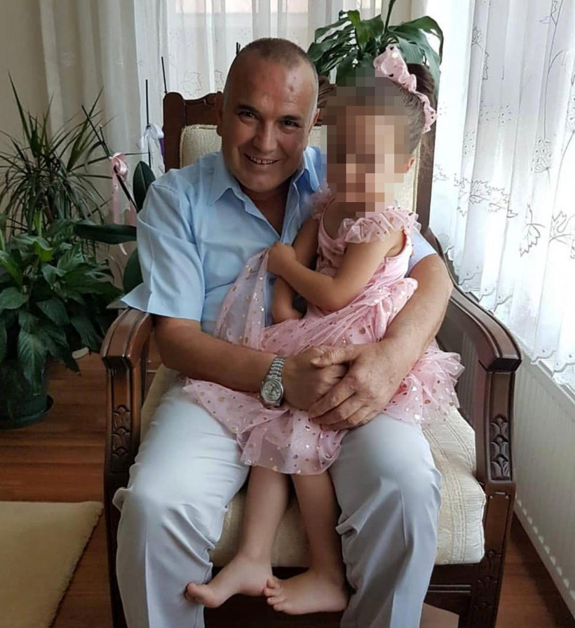 5 yaşındaki kızının gözleri önünde öldürüldü! 'Babam tuttu, dedem annemi kesti' - Resim : 1