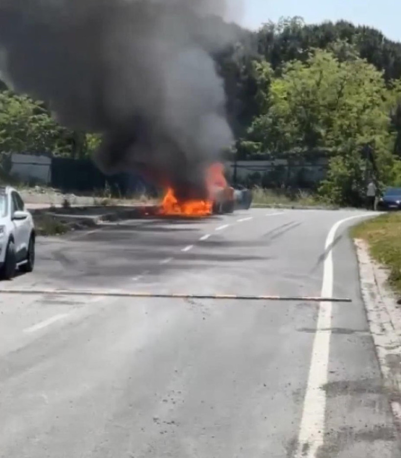 20 milyonluk lüks araç kül oldu - Resim : 1