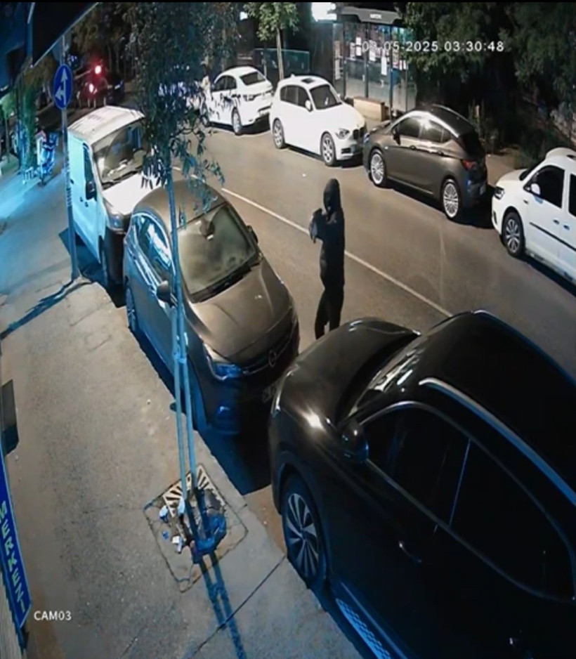 14 yaşındaki tetikçiler serbest: Karısının dükkanını beşinci kez kurşunlattı - Resim : 1