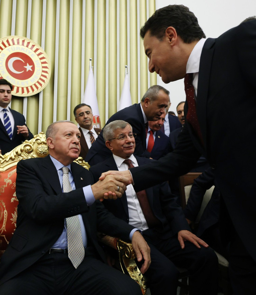 Çok konuşulan Erdoğan fotoğrafına yanıt geldi: 'Durduğumuz yer belli' - Resim : 1