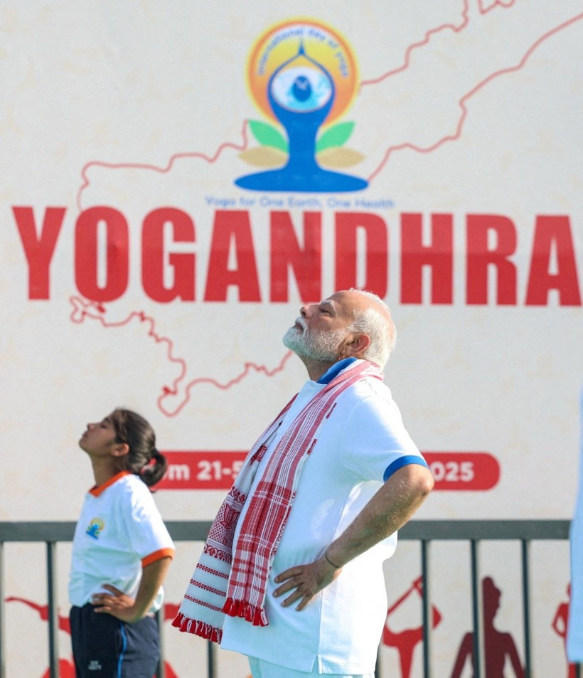 Modi'den yoga şov: Guinness rekoru denemesi - Resim: 2