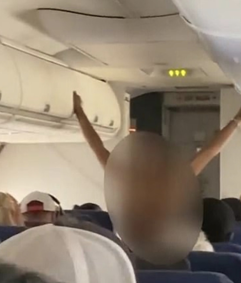 Uçakta skandal: Kadın yolcu üstünü çıkarıp... - Resim : 2