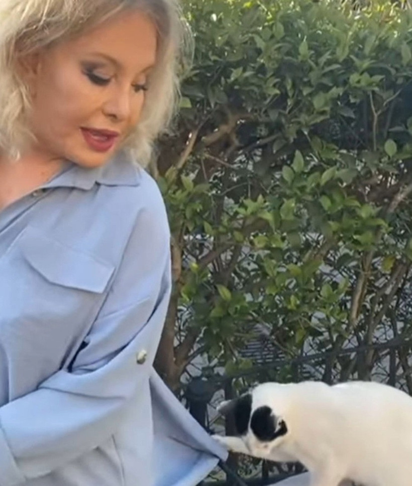 Emel Sayın'ı üzen ölüm: 10 yıllık can dostunu kaybetti - Resim : 1