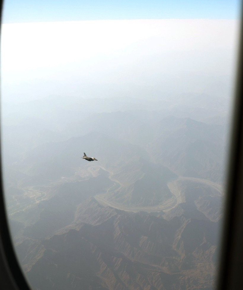 Umman uçakları Erdoğan'a eşlik etti - Resim: 2