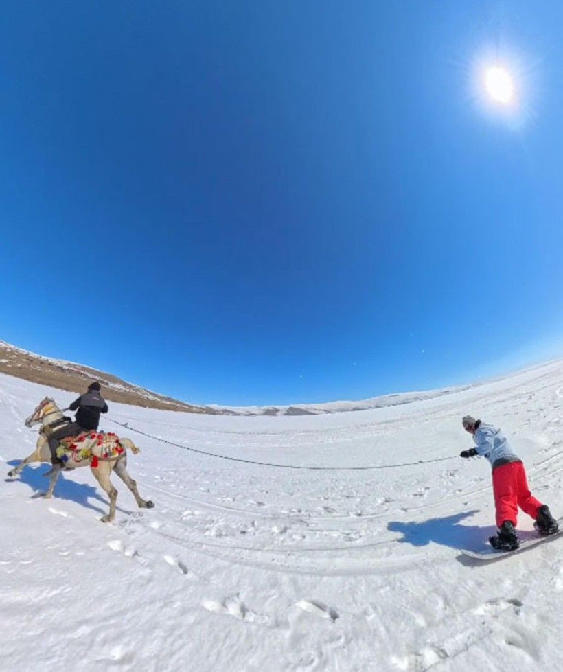 Atlar dörtnala, onlar snowboard’la! Çıldır Gölü'nde sınırları zorladılar - Resim: 4
