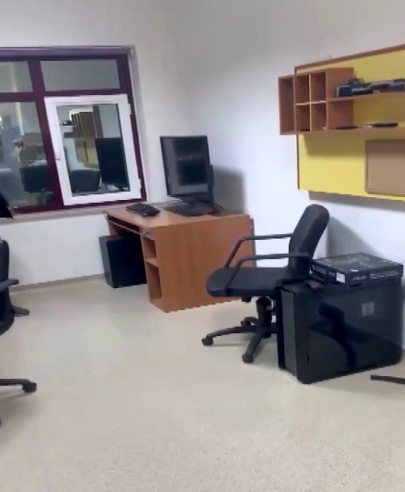 Üniversitede gizli kamera skandalı: Profesör için 'kamudan atılsın' talebi - Resim : 2