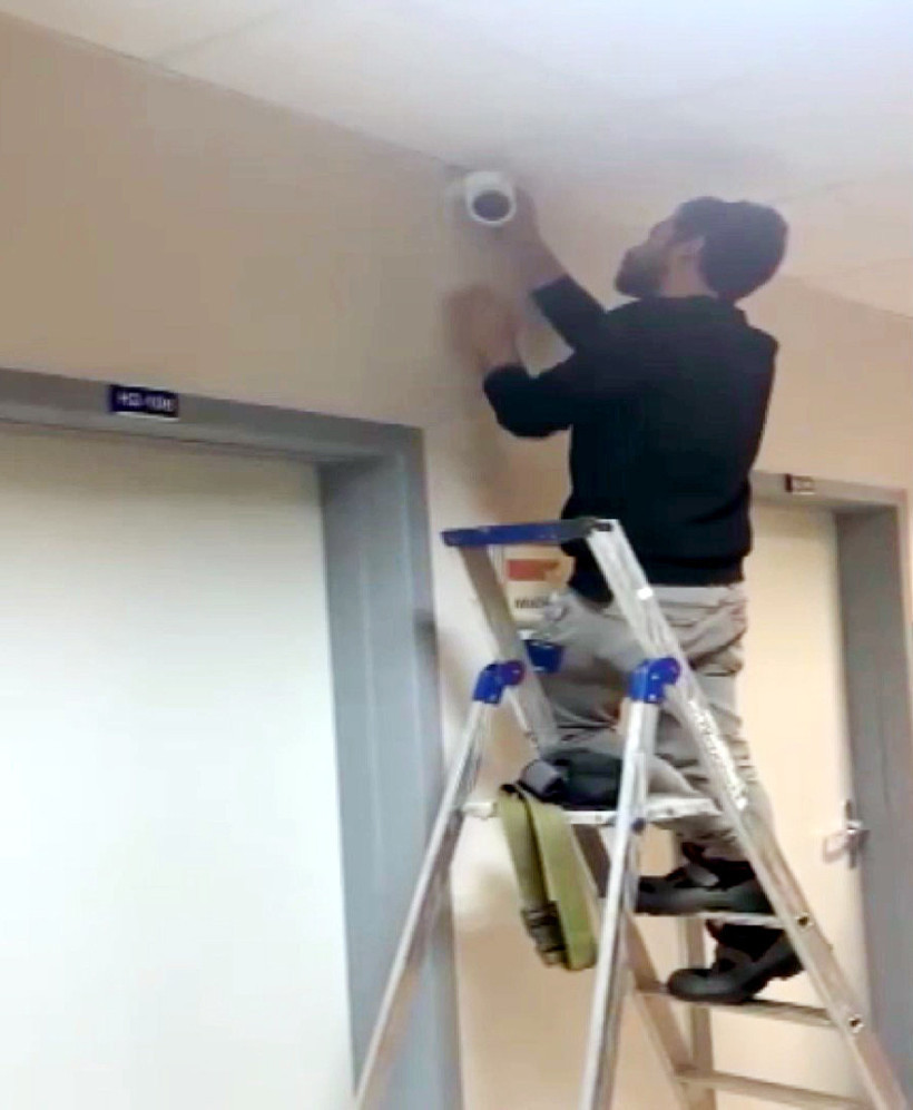 Üniversitede gizli kamera skandalı: Profesör için 'kamudan atılsın' talebi - Resim : 1